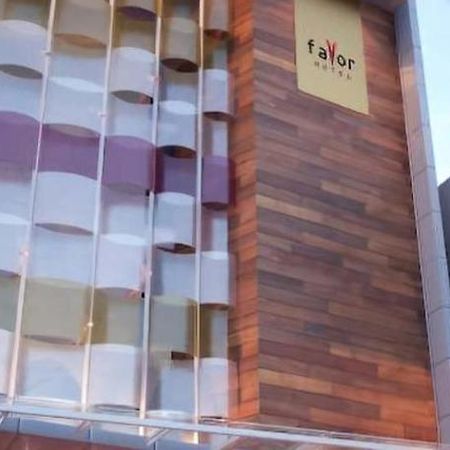 Favor Hotel Makassar City Center By Life מראה חיצוני תמונה