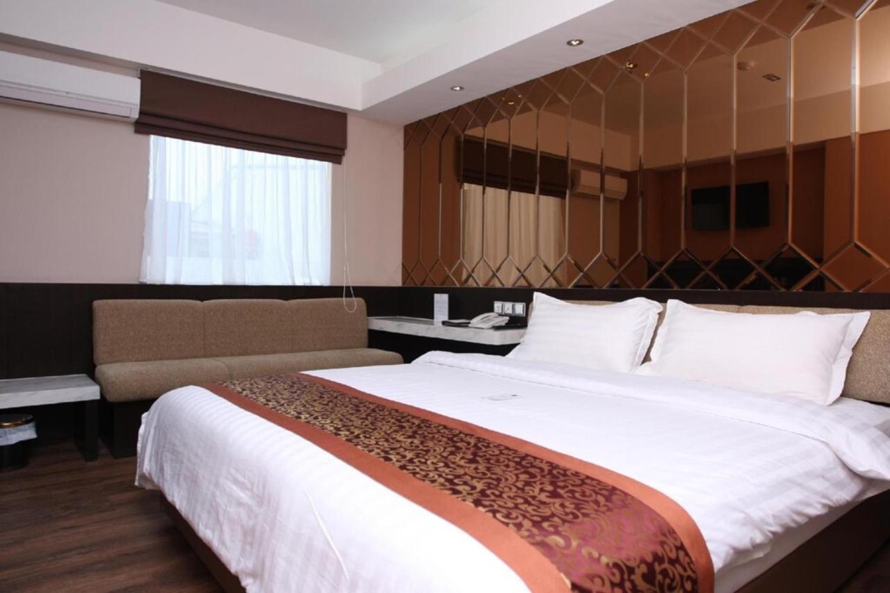 Favor Hotel Makassar City Center By Life מראה חיצוני תמונה