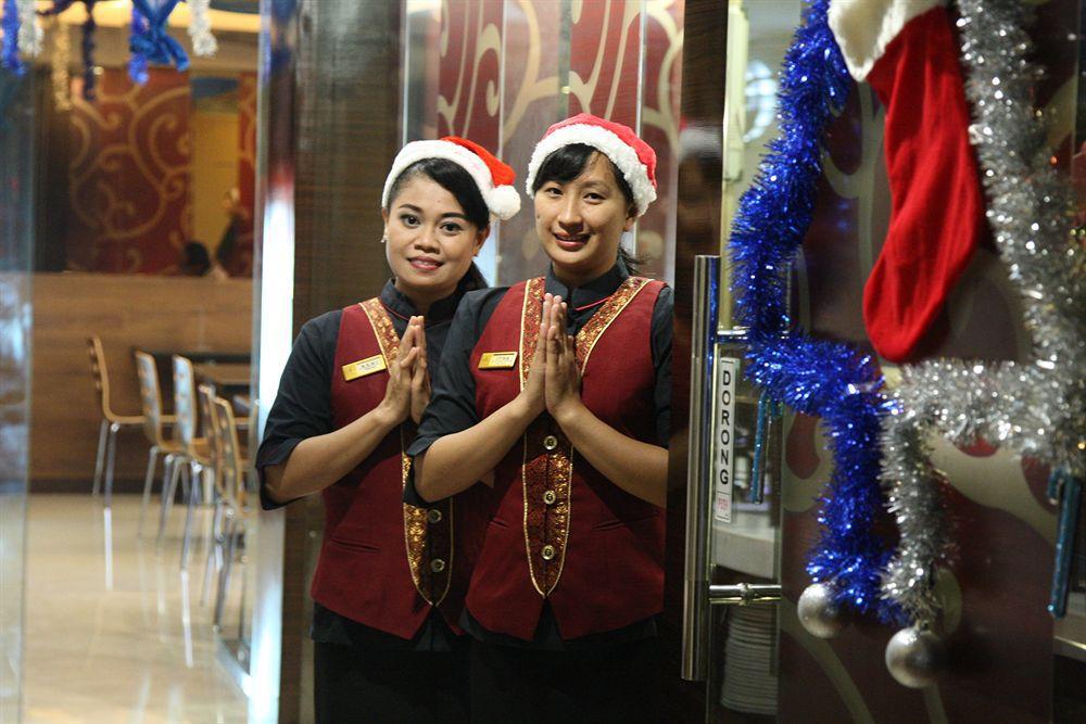 Favor Hotel Makassar City Center By Life מראה חיצוני תמונה