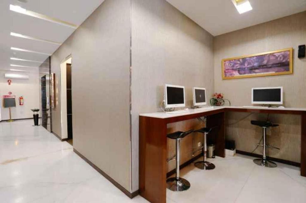 Favor Hotel Makassar City Center By Life מראה חיצוני תמונה