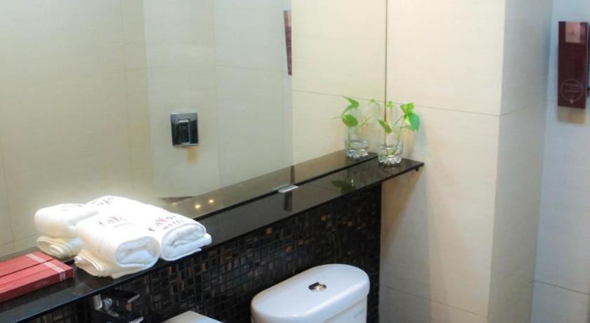 Favor Hotel Makassar City Center By Life מראה חיצוני תמונה