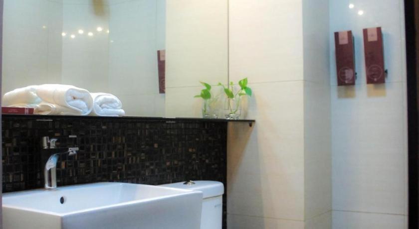 Favor Hotel Makassar City Center By Life מראה חיצוני תמונה