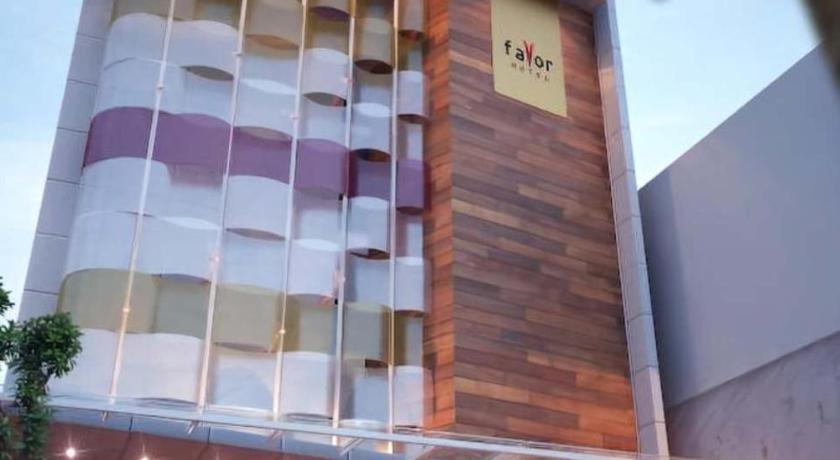 Favor Hotel Makassar City Center By Life מראה חיצוני תמונה