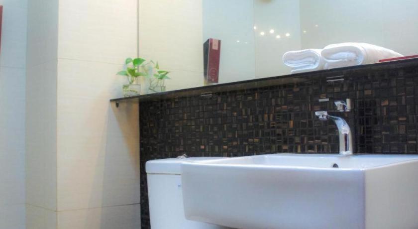 Favor Hotel Makassar City Center By Life מראה חיצוני תמונה