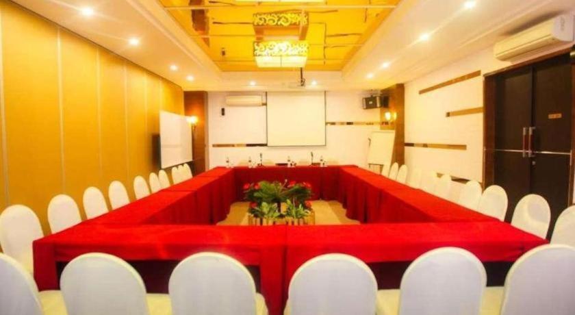 Favor Hotel Makassar City Center By Life מראה חיצוני תמונה
