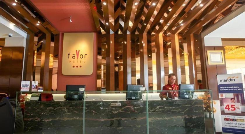 Favor Hotel Makassar City Center By Life מראה חיצוני תמונה
