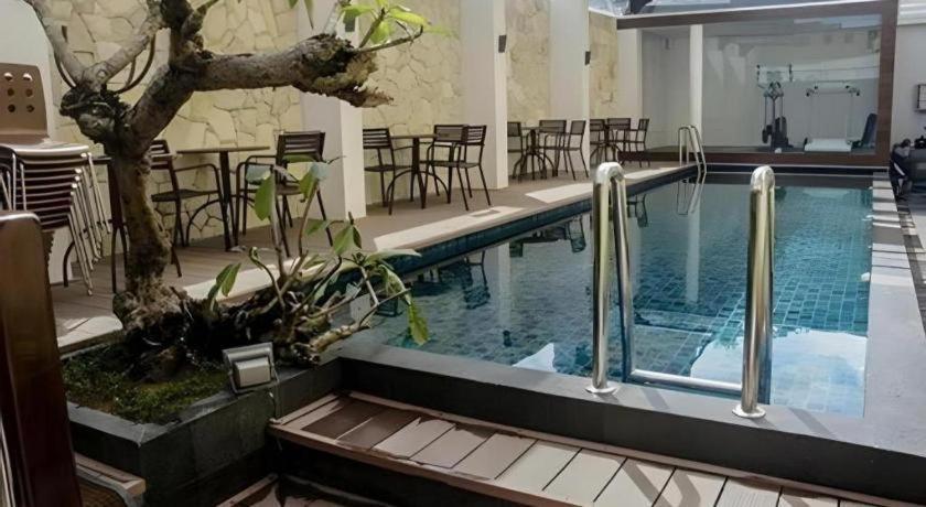 Favor Hotel Makassar City Center By Life מראה חיצוני תמונה