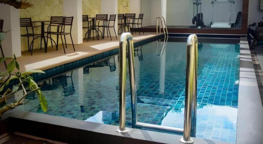 Favor Hotel Makassar City Center By Life מראה חיצוני תמונה