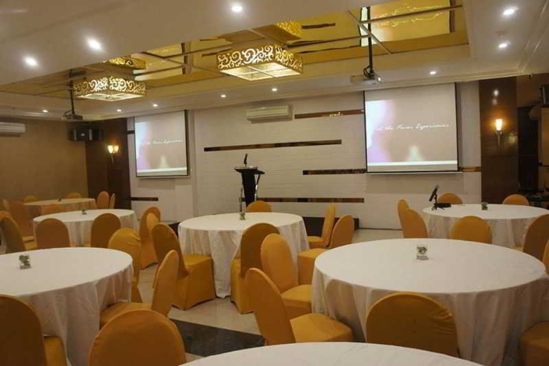 Favor Hotel Makassar City Center By Life מראה חיצוני תמונה
