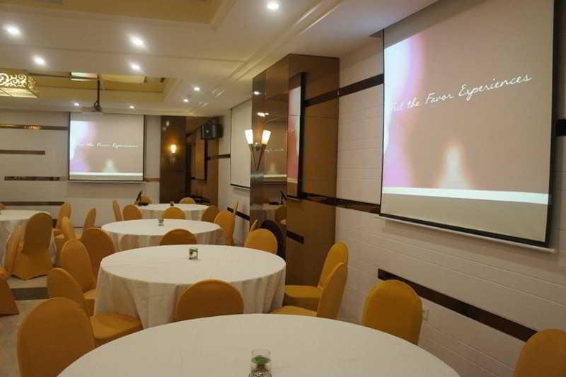 Favor Hotel Makassar City Center By Life מראה חיצוני תמונה