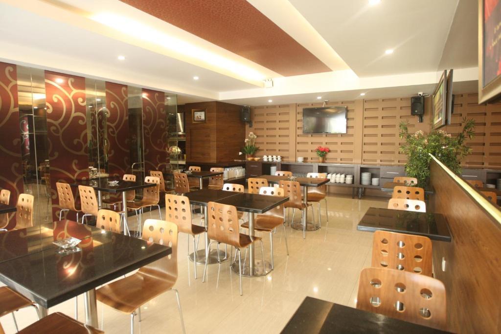 Favor Hotel Makassar City Center By Life מראה חיצוני תמונה