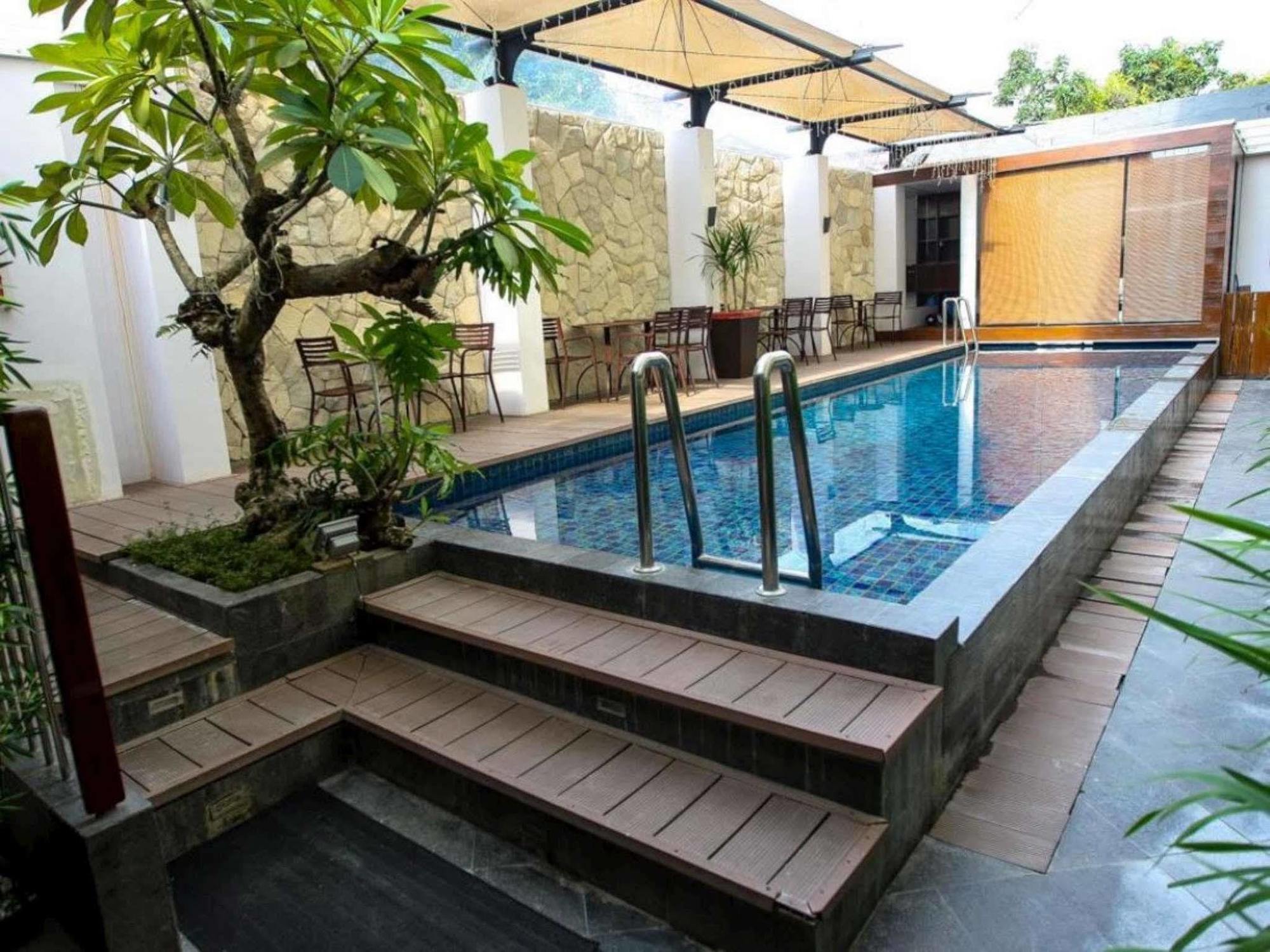 Favor Hotel Makassar City Center By Life מראה חיצוני תמונה