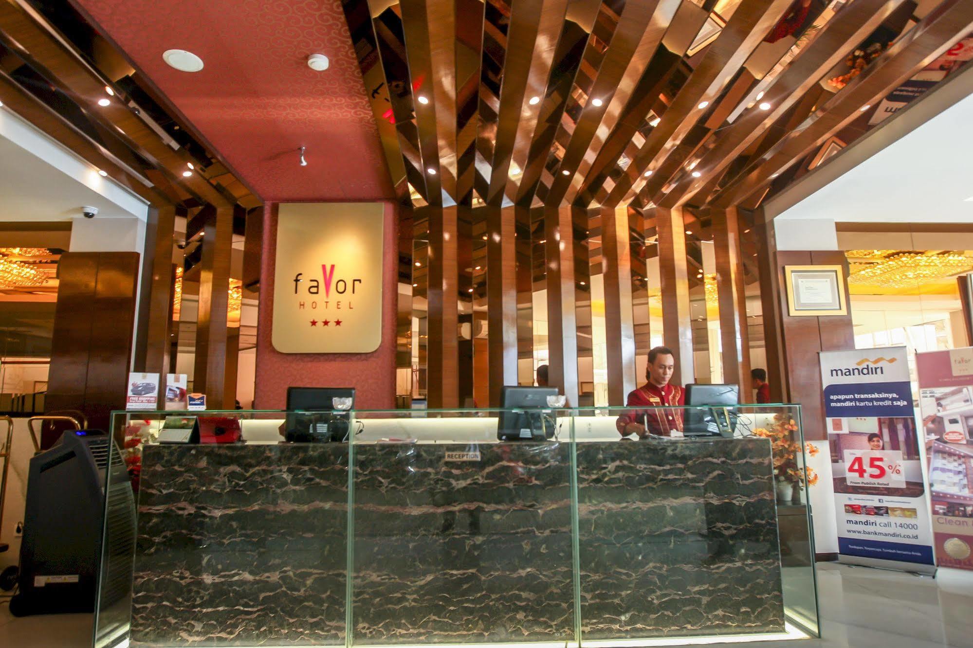 Favor Hotel Makassar City Center By Life מראה חיצוני תמונה