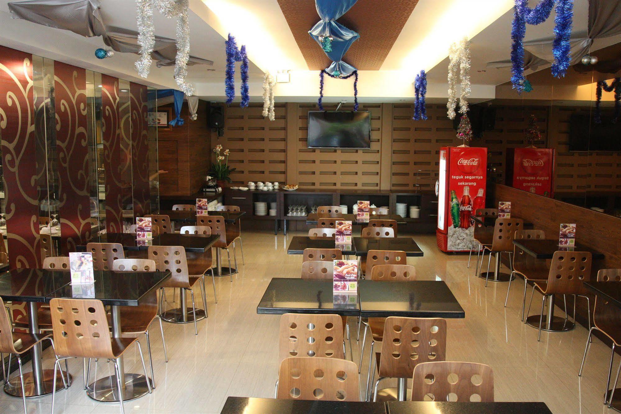 Favor Hotel Makassar City Center By Life מראה חיצוני תמונה