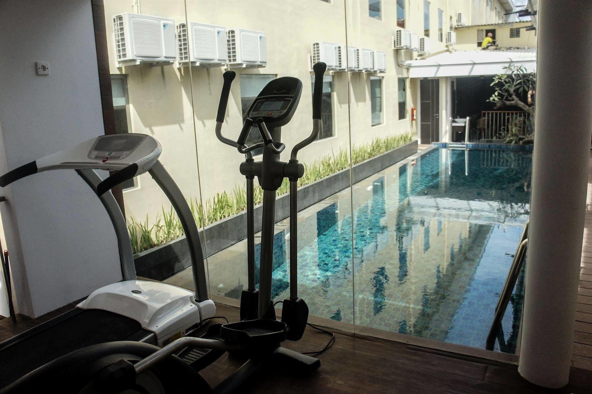 Favor Hotel Makassar City Center By Life מראה חיצוני תמונה