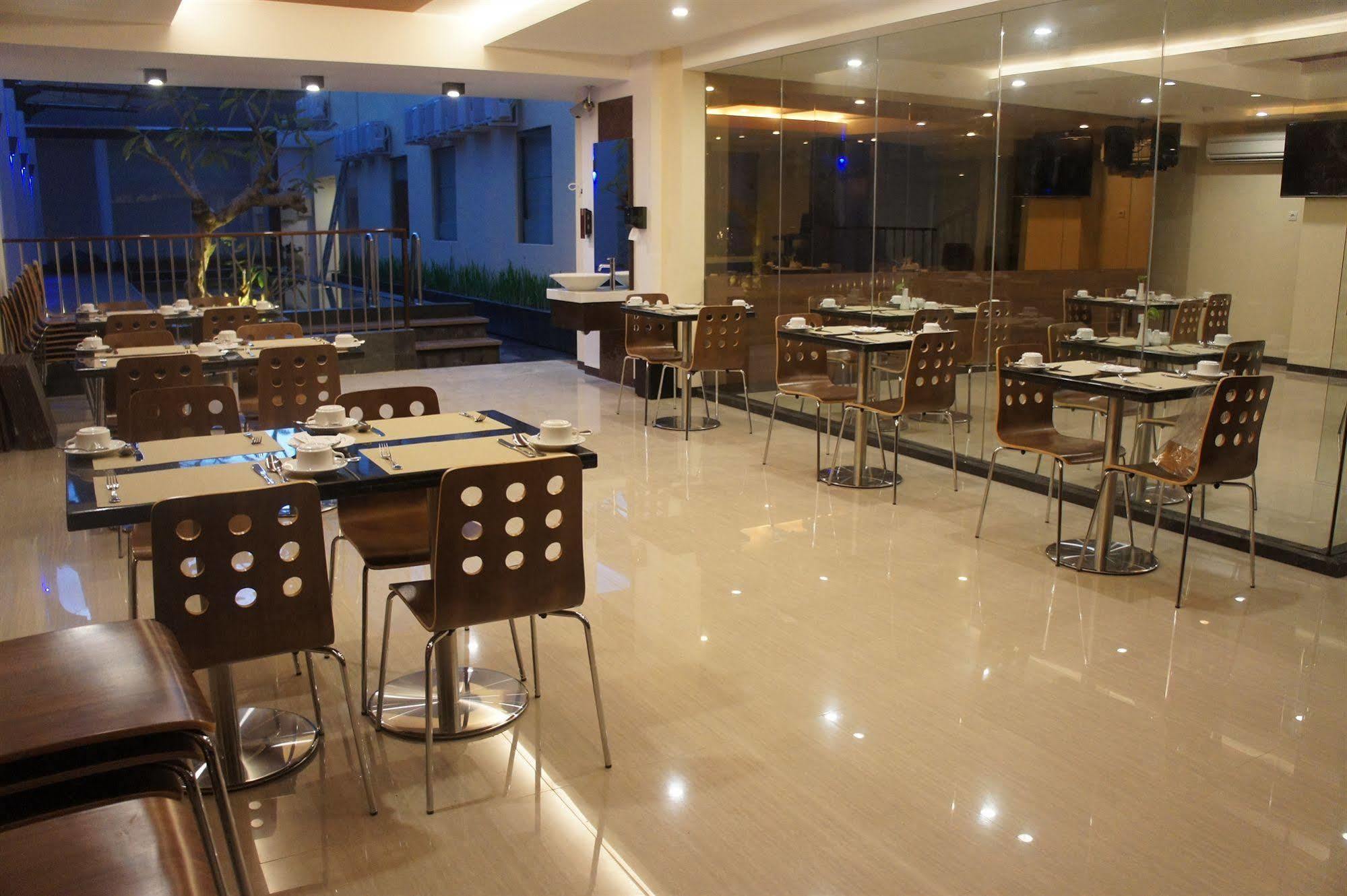 Favor Hotel Makassar City Center By Life מראה חיצוני תמונה